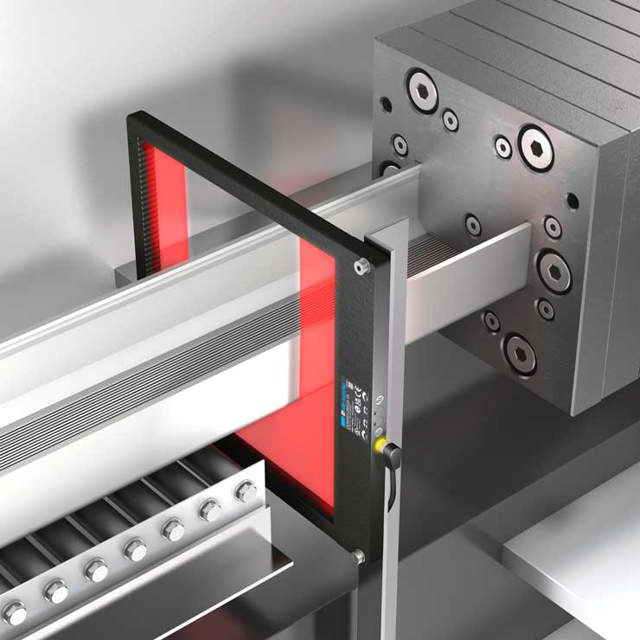 Machine avec barrière lumineuse à cadre